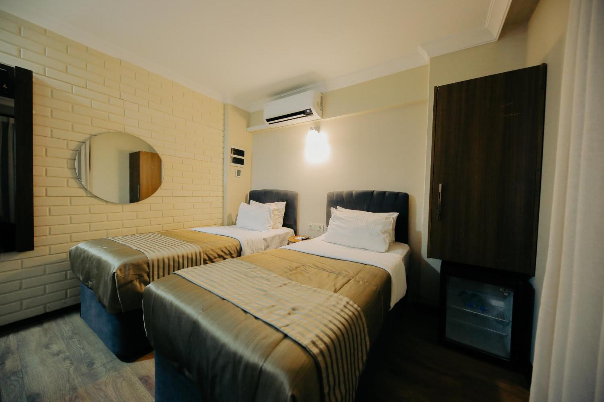 Twin Room,1674790825:JPEG